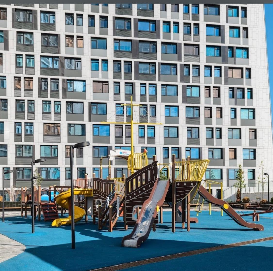 Apartment Center2: Manhattan Kpi With Parking