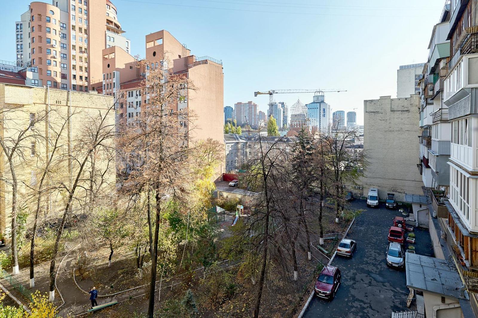 Center2- олімпійська - хрещатик- жк Manhattan Kпі з паркінгом -лесі українки бульвар *